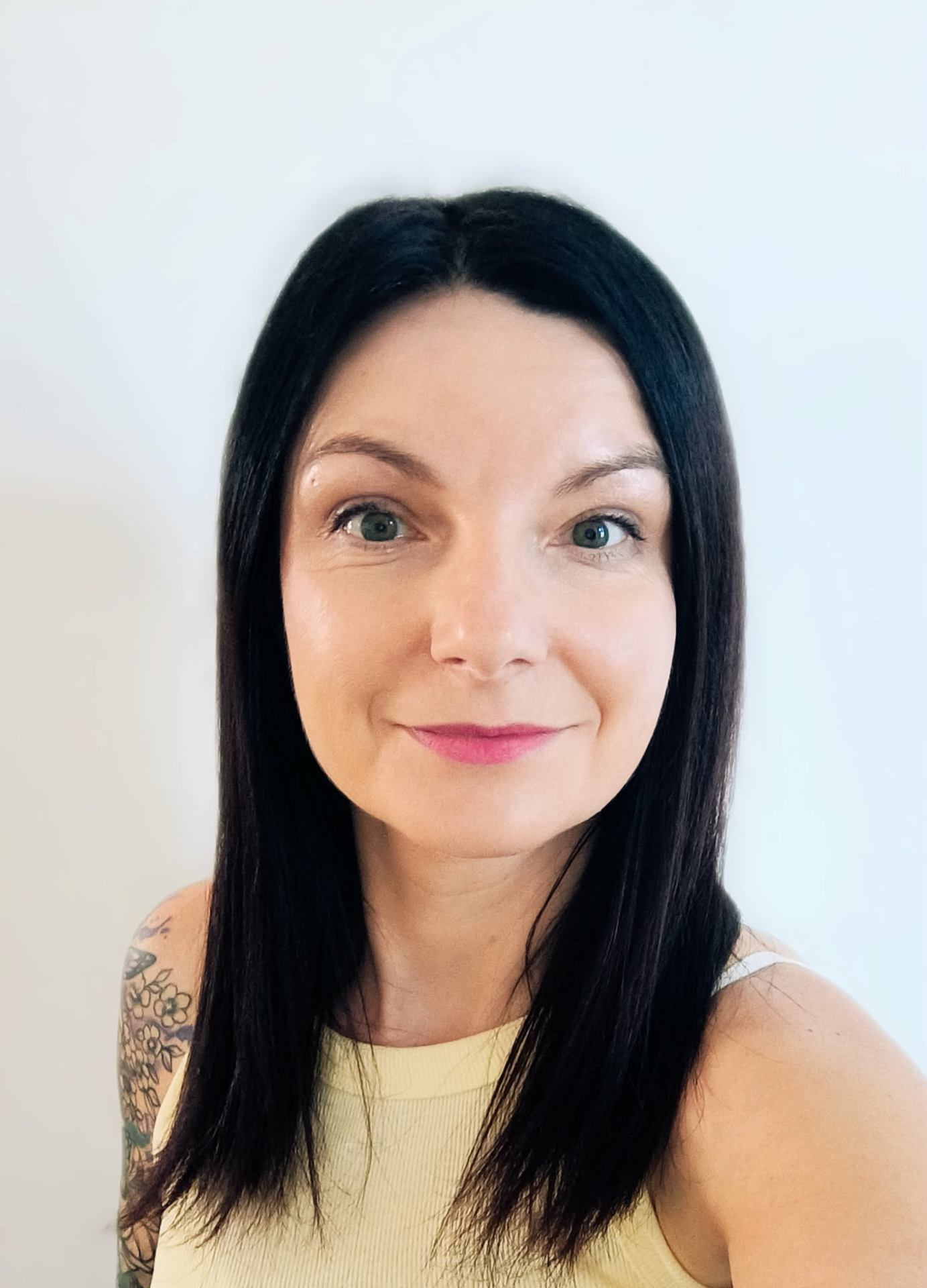 Kami — massage, cupping and holistic therapist