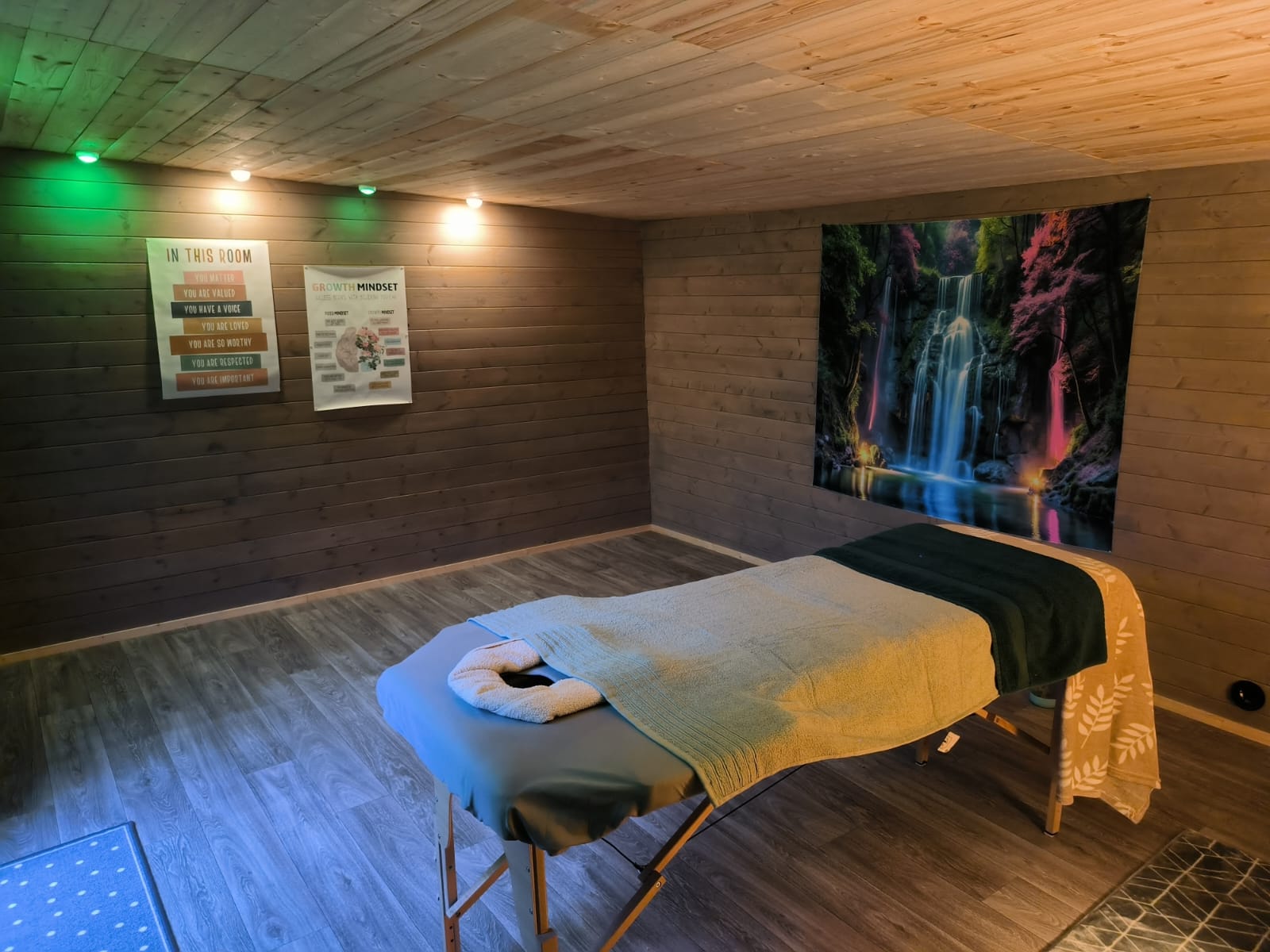 KAMI studio — calming treatment space